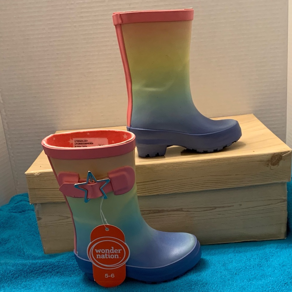 🎄🧑🎄 WONDER NATION Girl Star Buckle Colorful Rainboots Boots NWT 5/6
